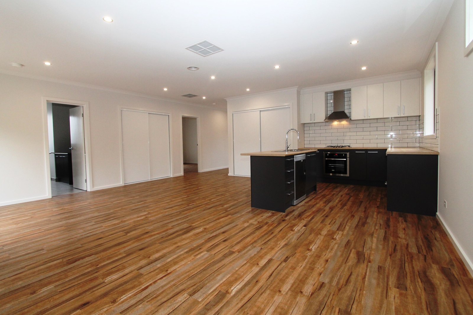 2/133 Albert Street CRESWICK 8