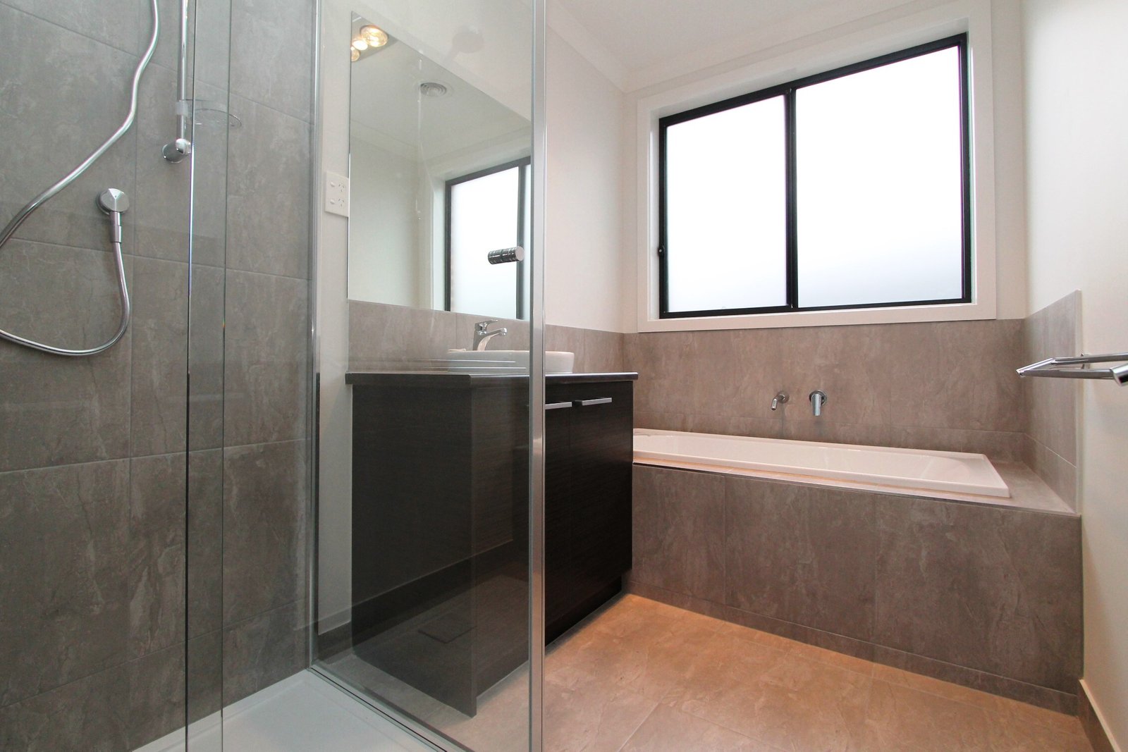 2/133 Albert Street CRESWICK 9