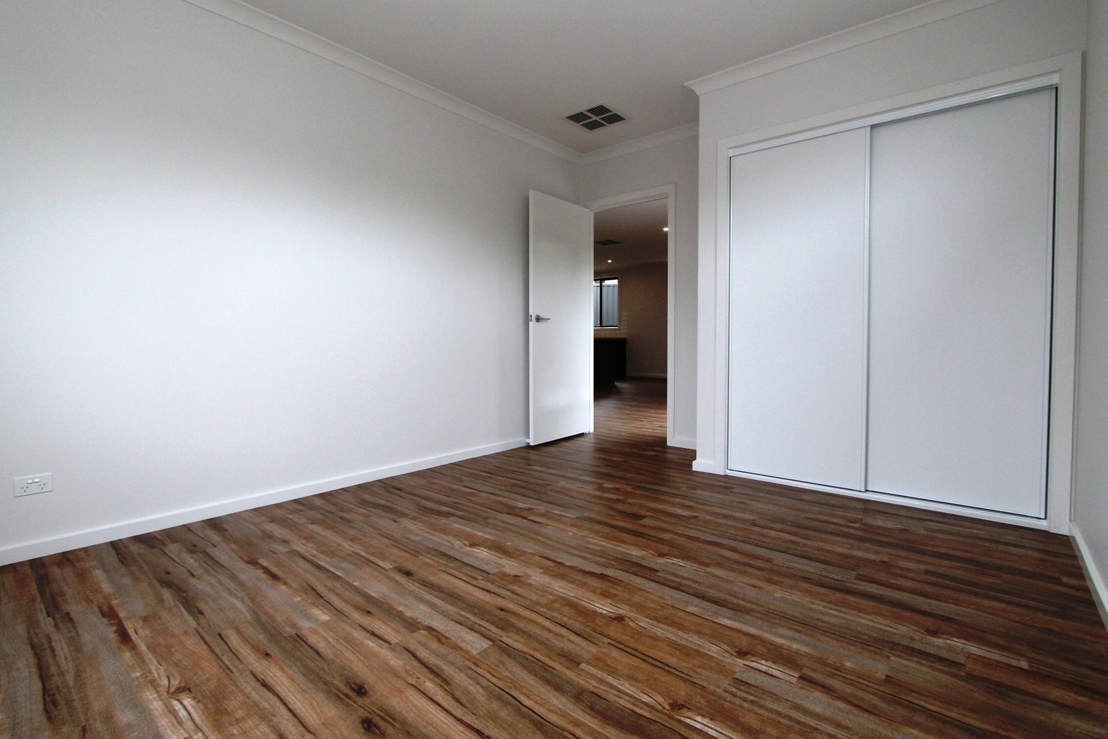 2/133 Albert Street CRESWICK 11