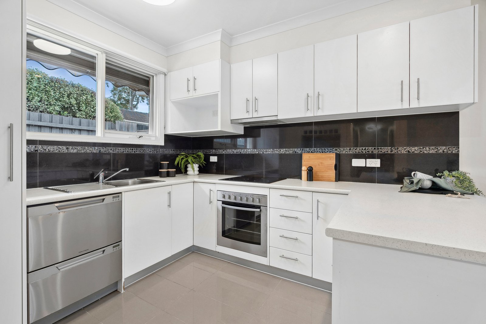 Gallery: 2/133 Barrabool Road