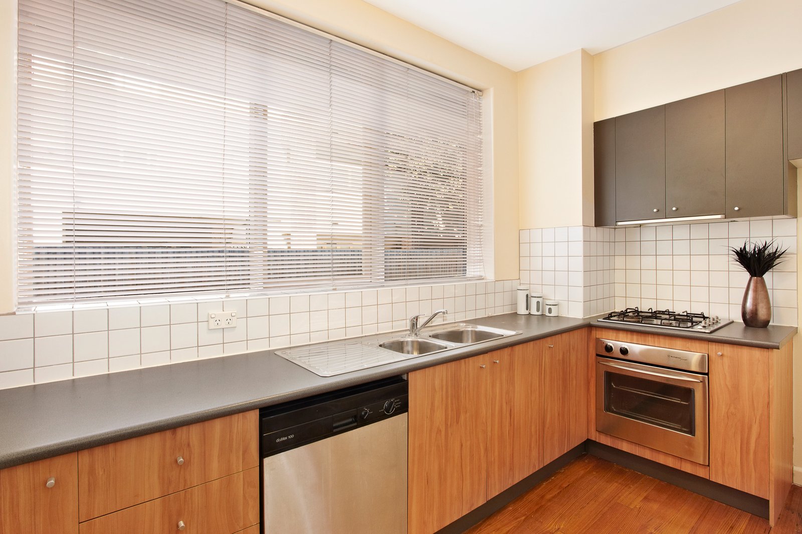 Gallery: 2/133 Brighton Road