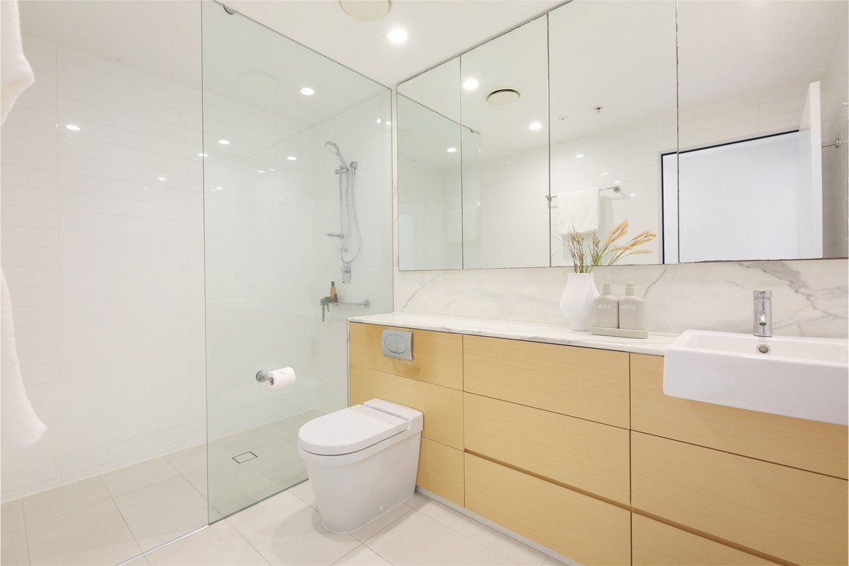 2133/2-14 The Esplanade Burleigh Heads 18