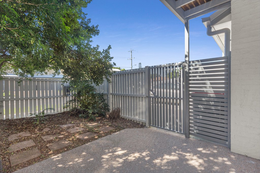 2/134 York Street NUNDAH 5