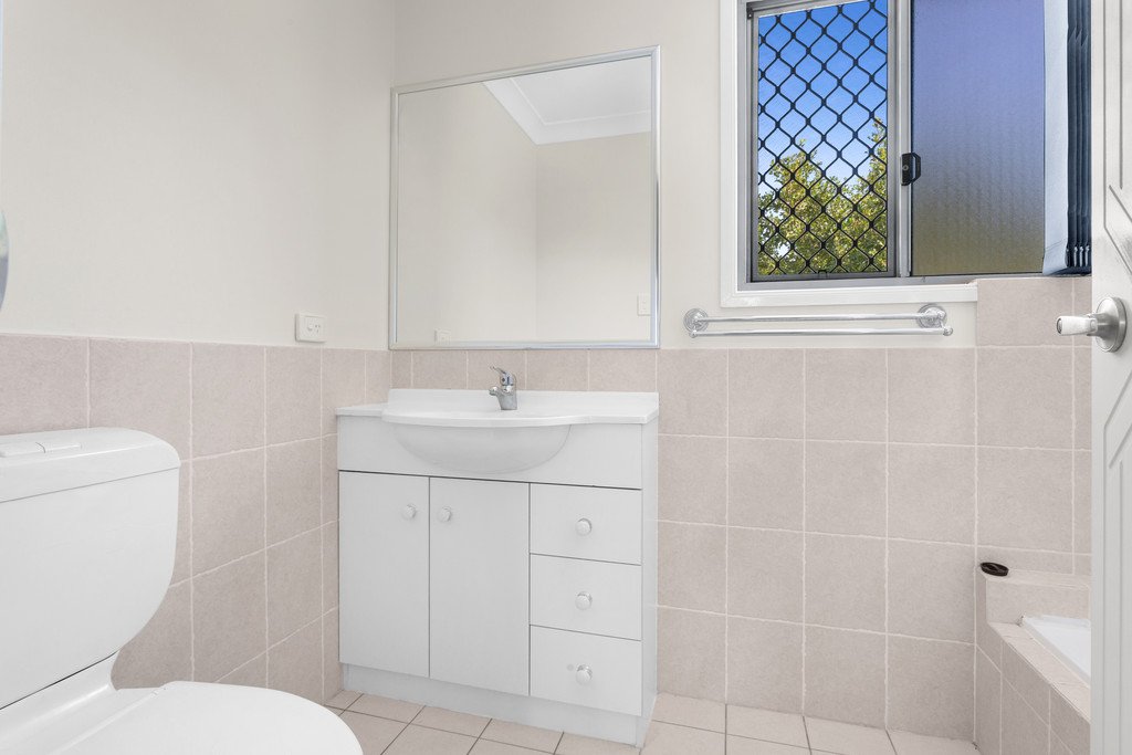 2/134 York Street NUNDAH 12