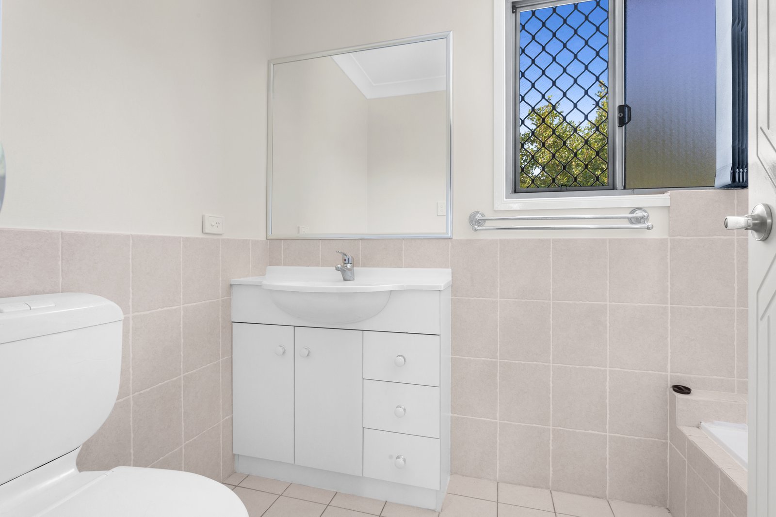 2/134 York Street NUNDAH 12