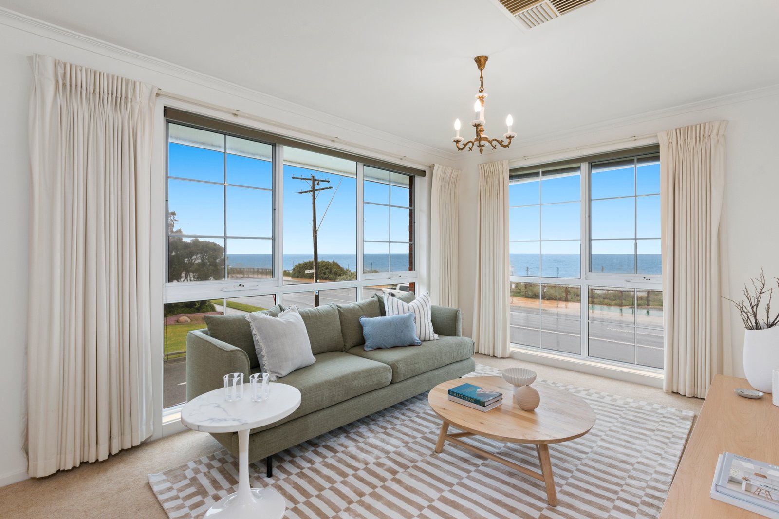 Gallery: 2/135 Beach Road