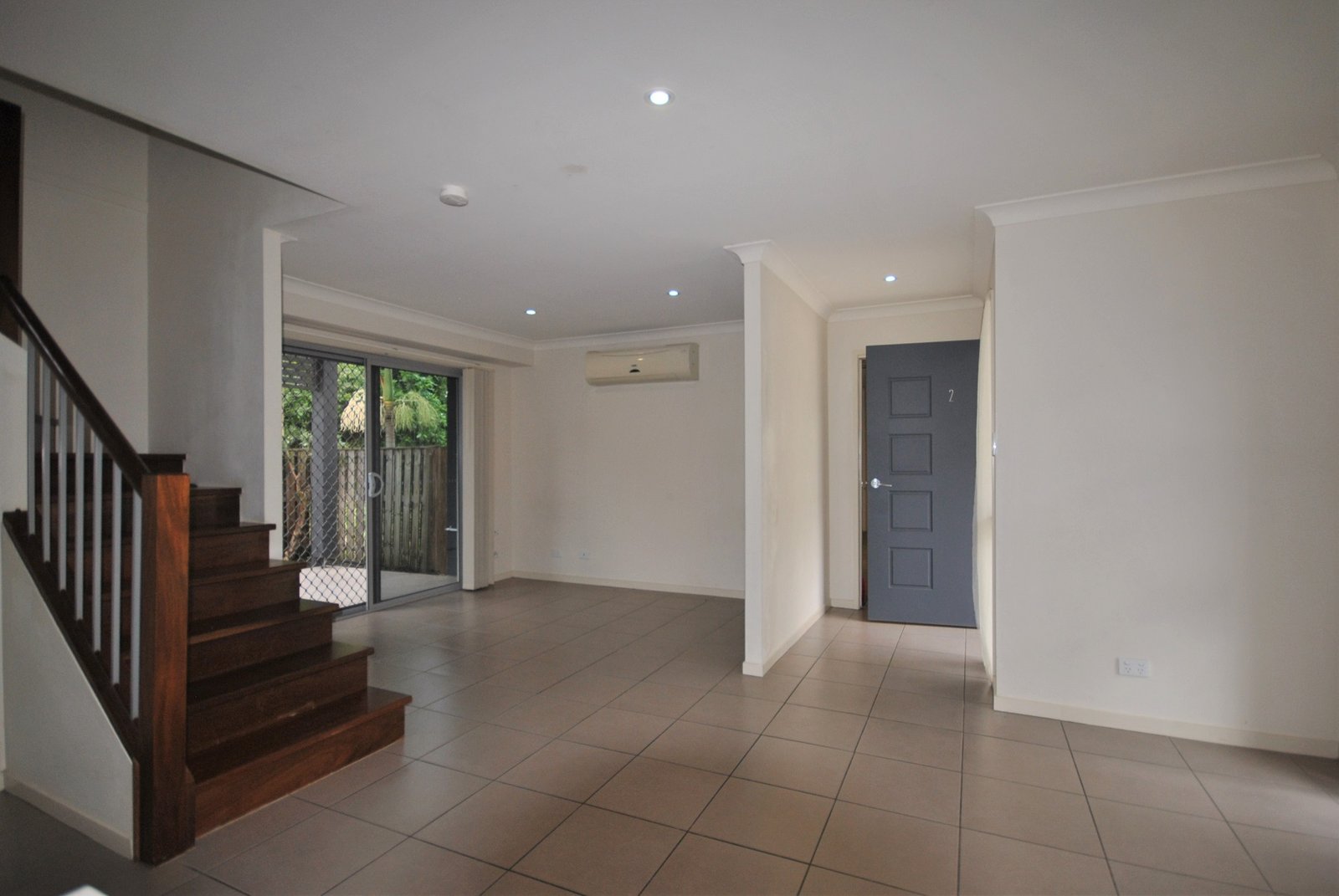 2/136 Central Street LABRADOR 3