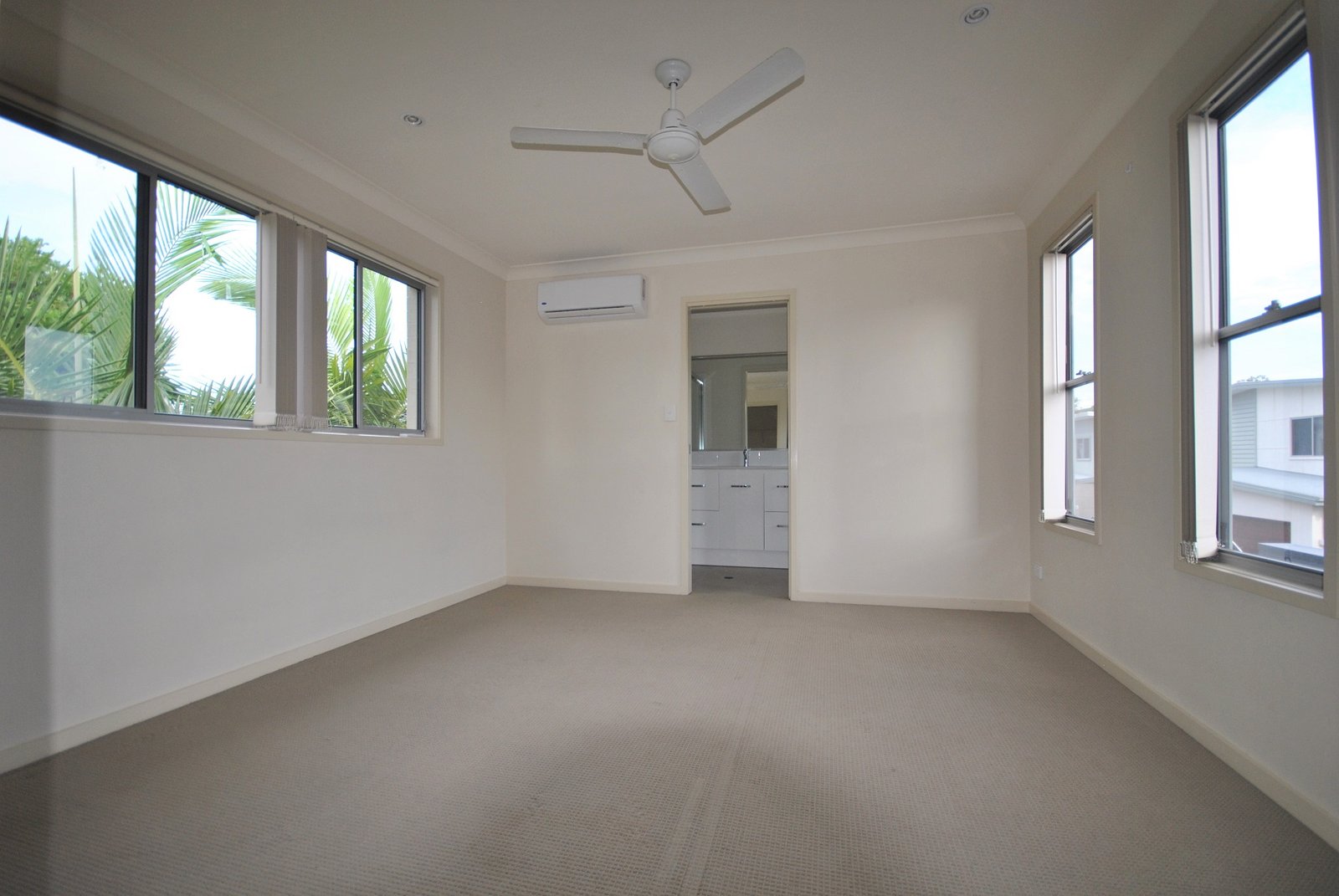 2/136 Central Street LABRADOR 8