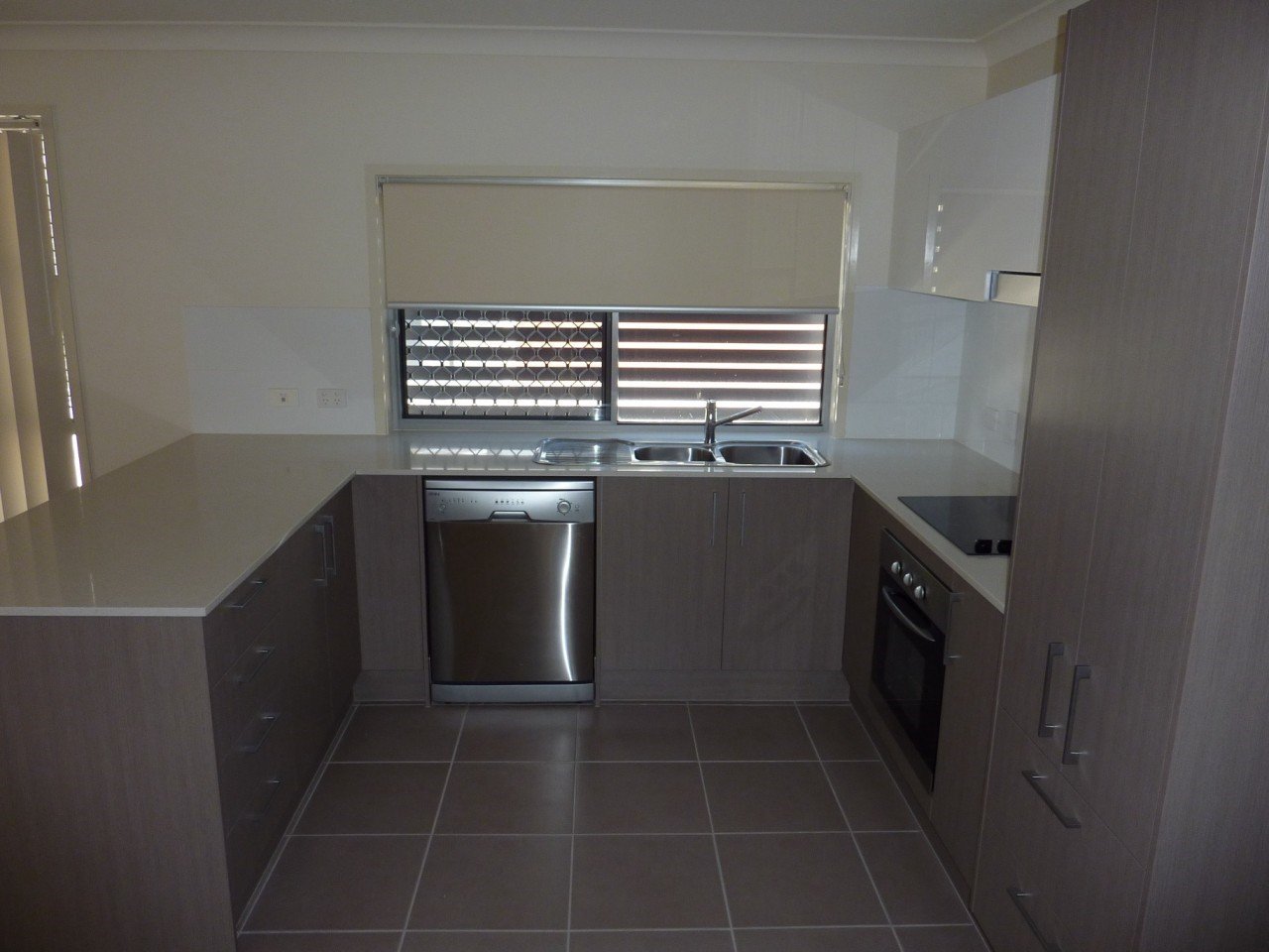 2/136 Central Street LABRADOR 5