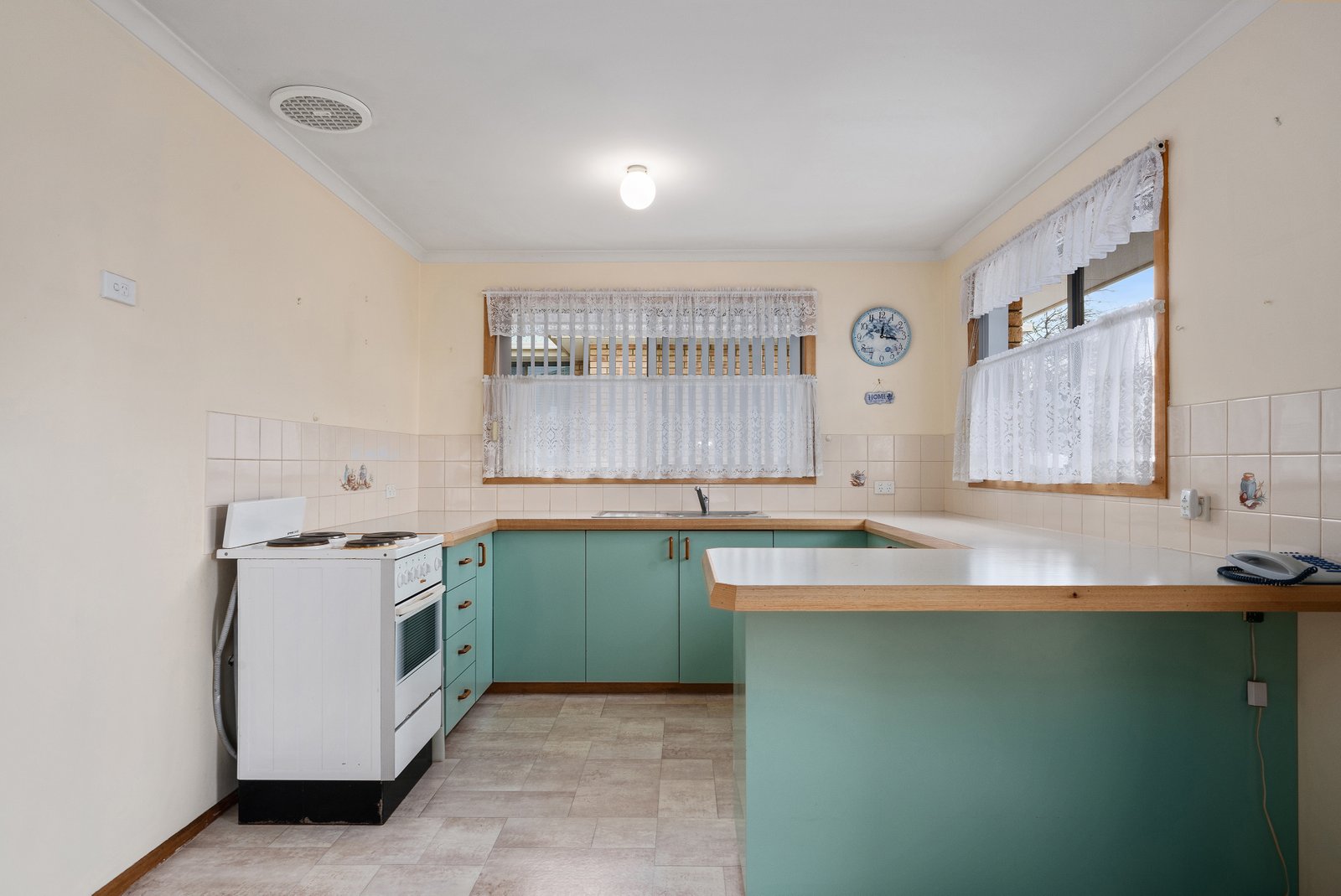 2/136 Hopkins Street MOONAH 9