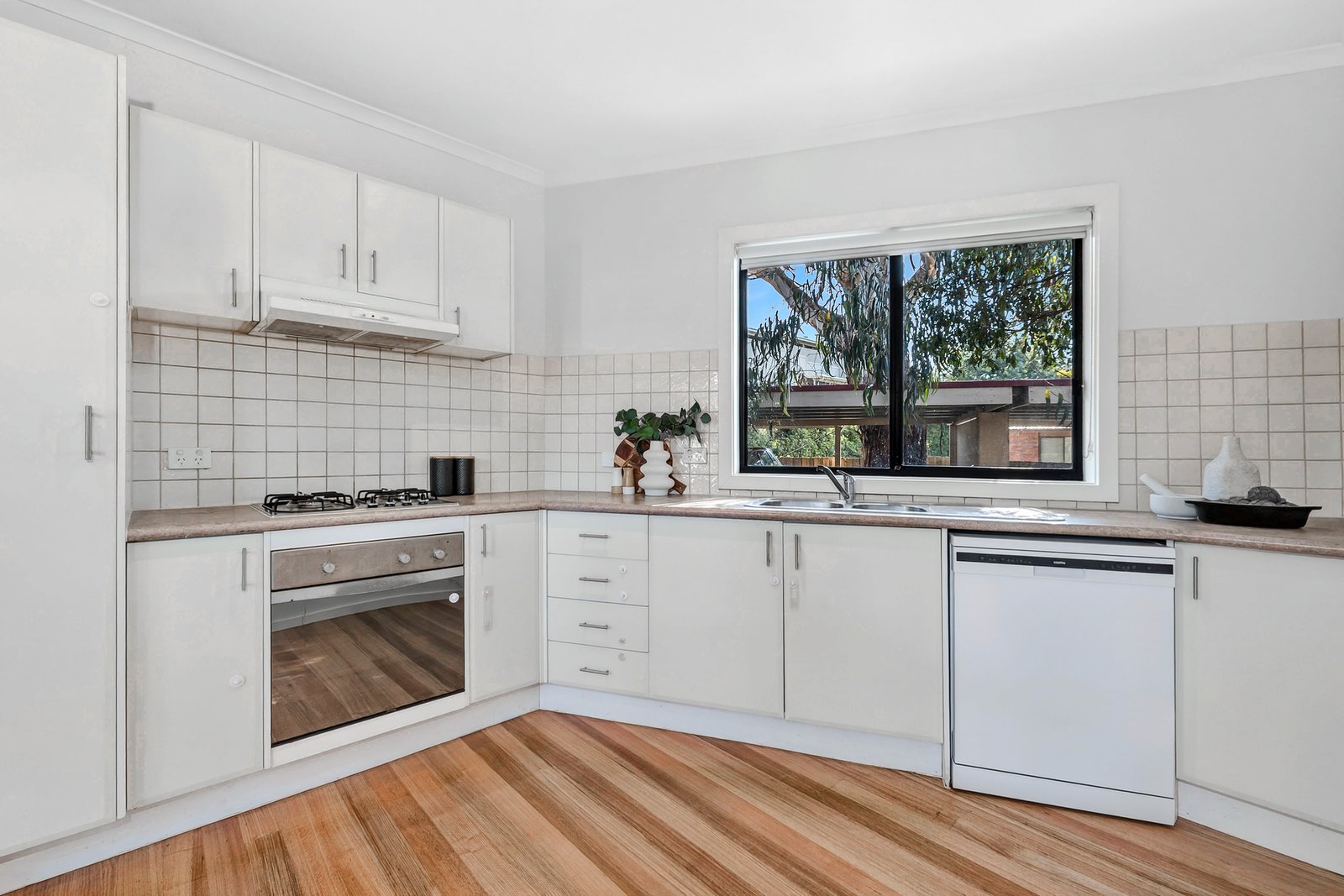 Gallery: 2/1367-1369 Centre Road