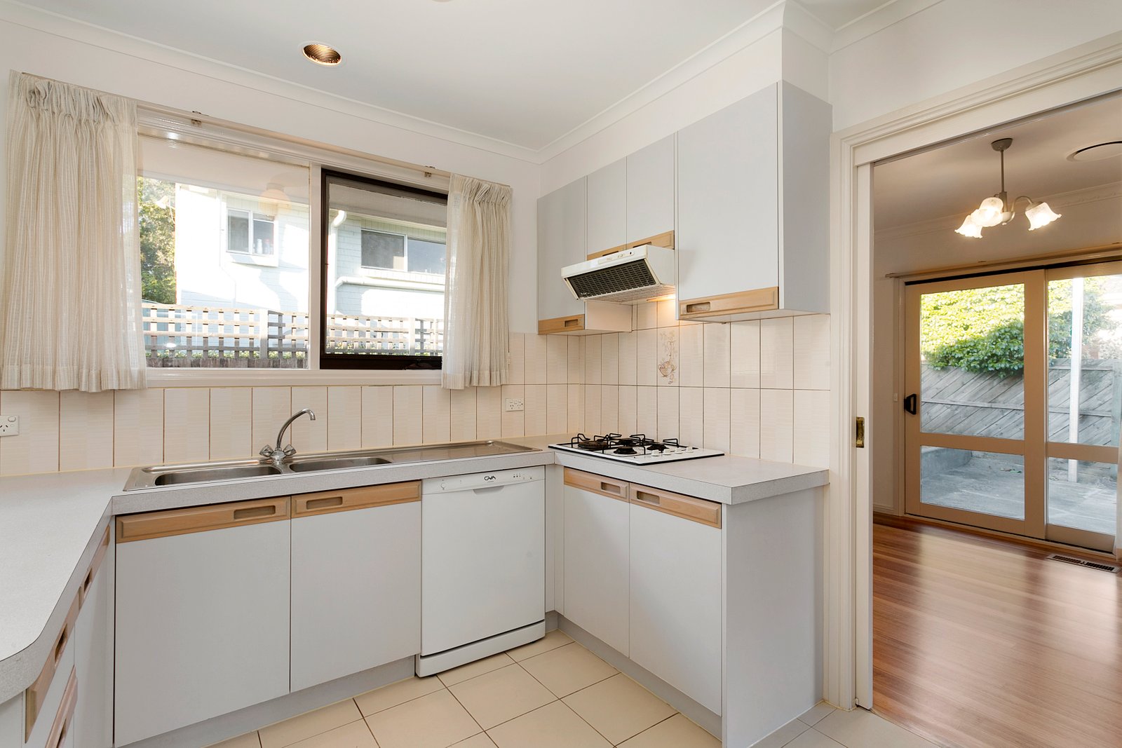 Gallery: 2/137 Blackburn Road