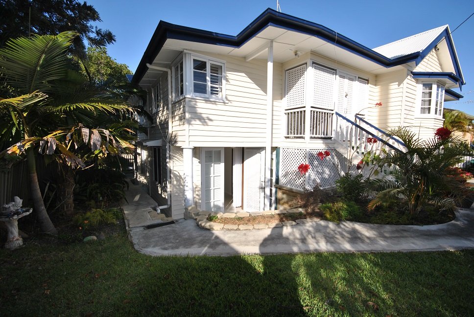 2/138 Johnston Street SOUTHPORT 1