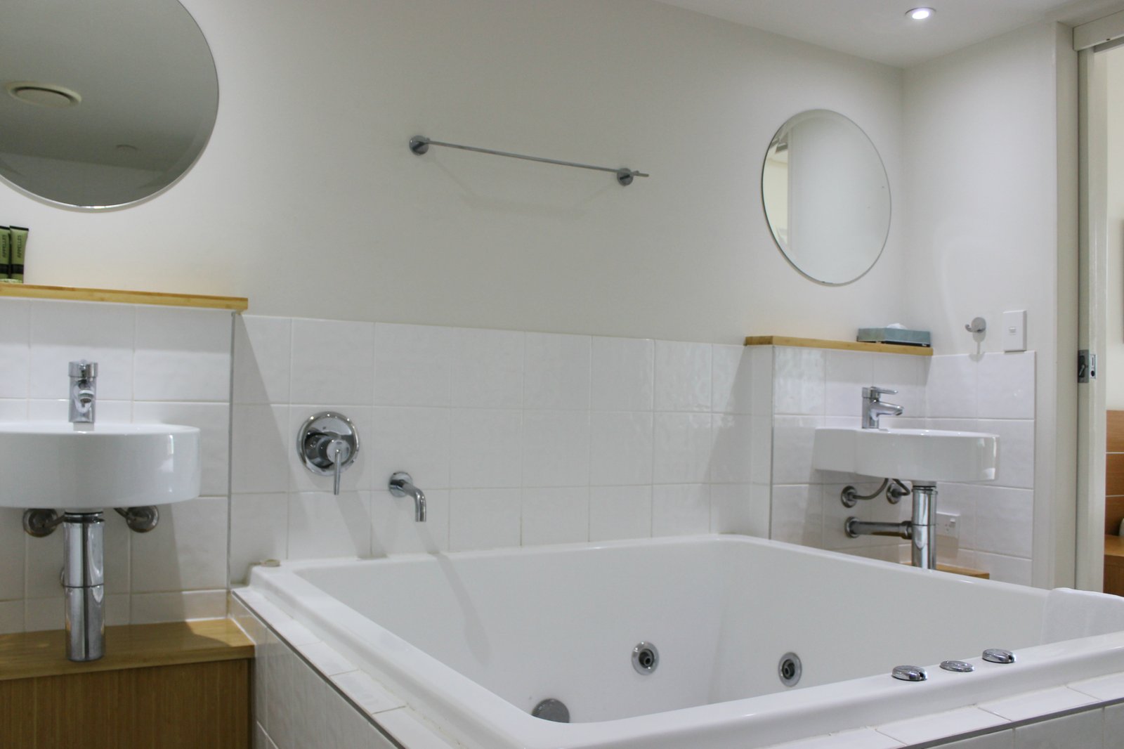 213/9A Hermitage Drive AIRLIE BEACH 5