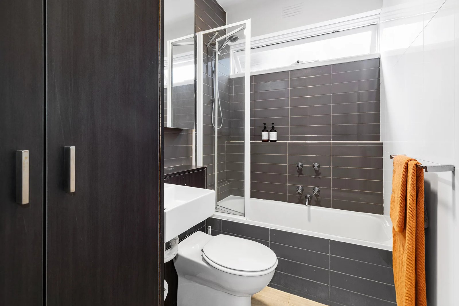 Gallery: 2/13a Hartpury Avenue