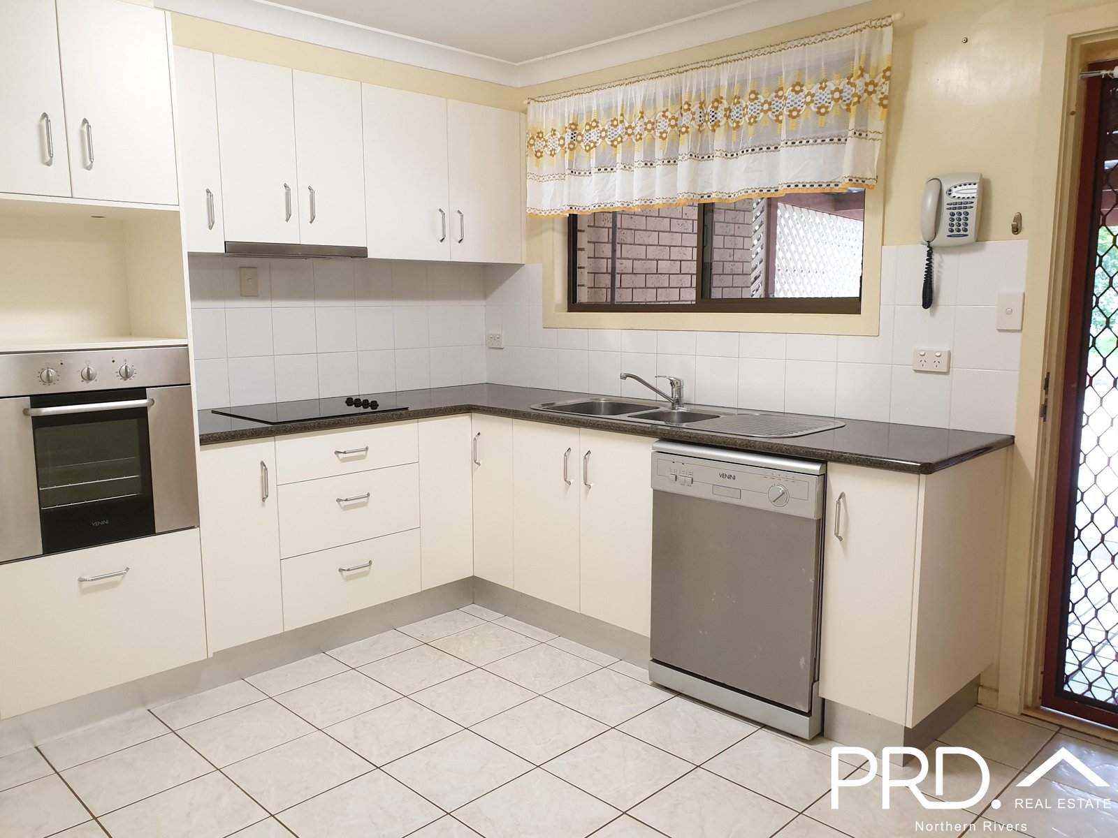 2/14 Andrews Crescent GOONELLABAH 6