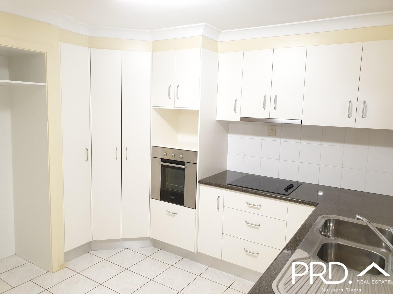 2/14 Andrews Crescent GOONELLABAH 7