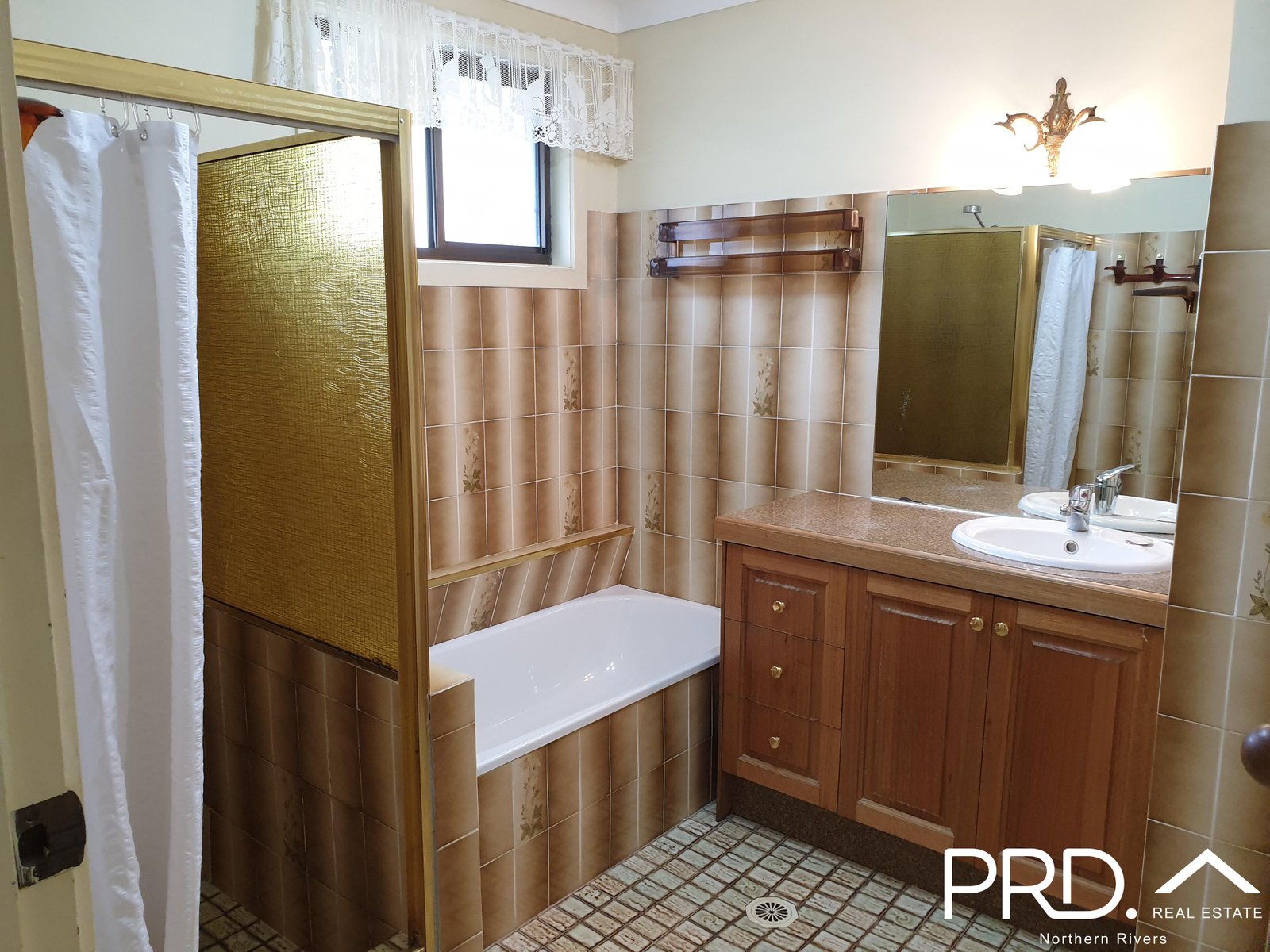 2/14 Andrews Crescent GOONELLABAH 12