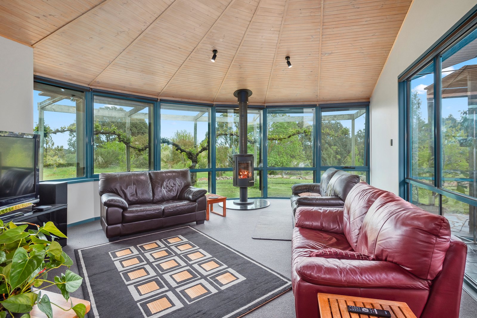 Real Estate and Property in 214 Boundary Road, Kyneton, VIC