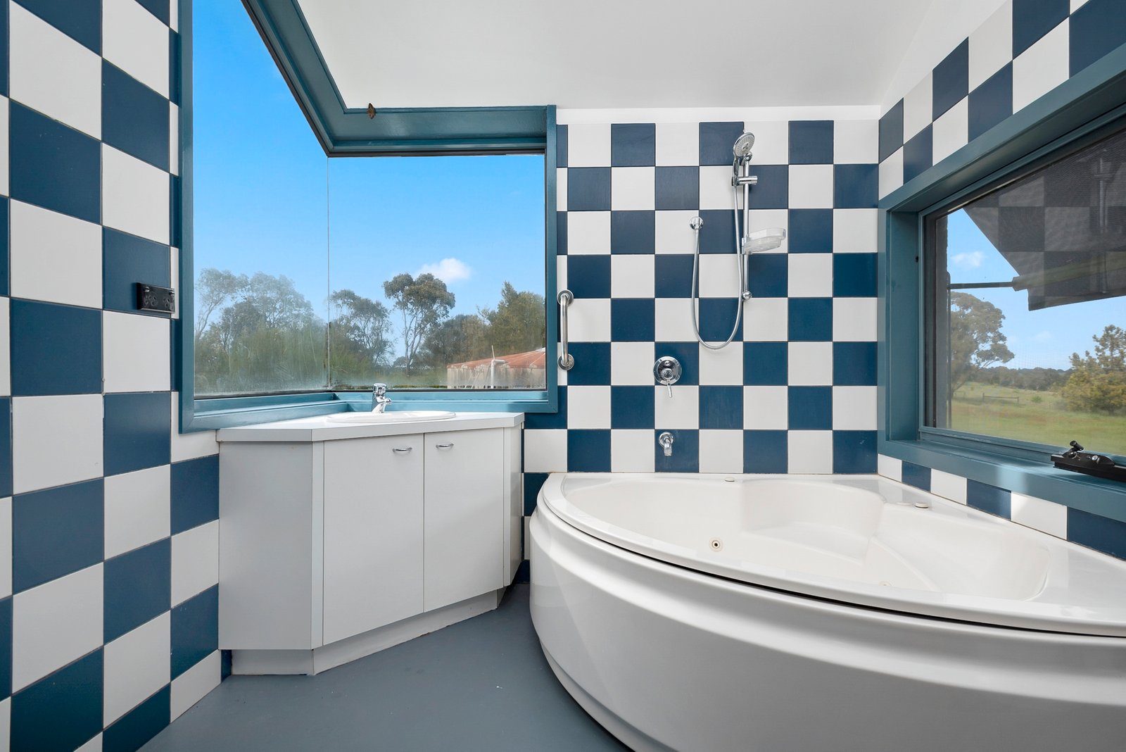 Real Estate and Property in 214 Boundary Road, Kyneton, VIC