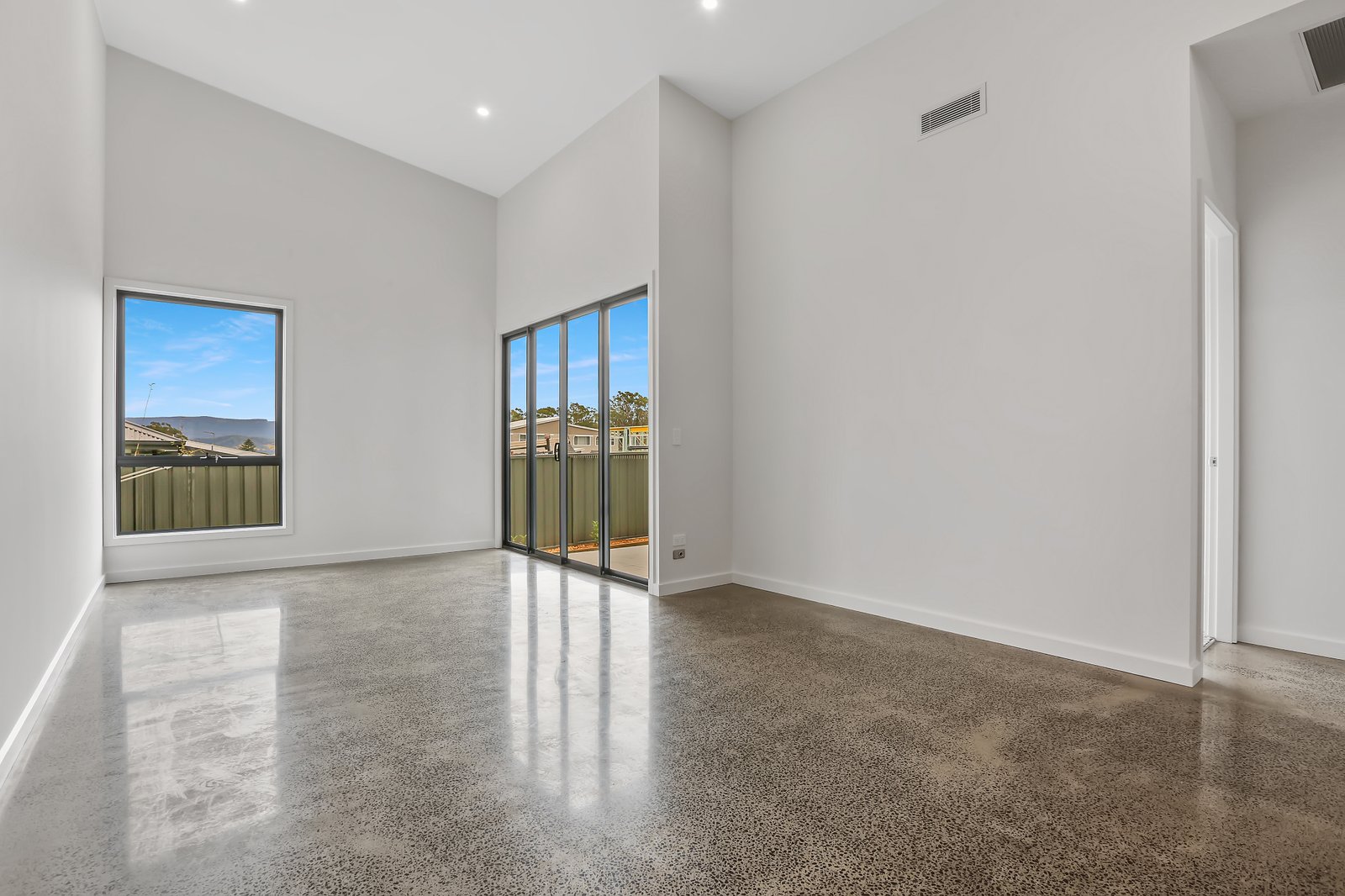 2/14 Brae Road ALBION PARK 5