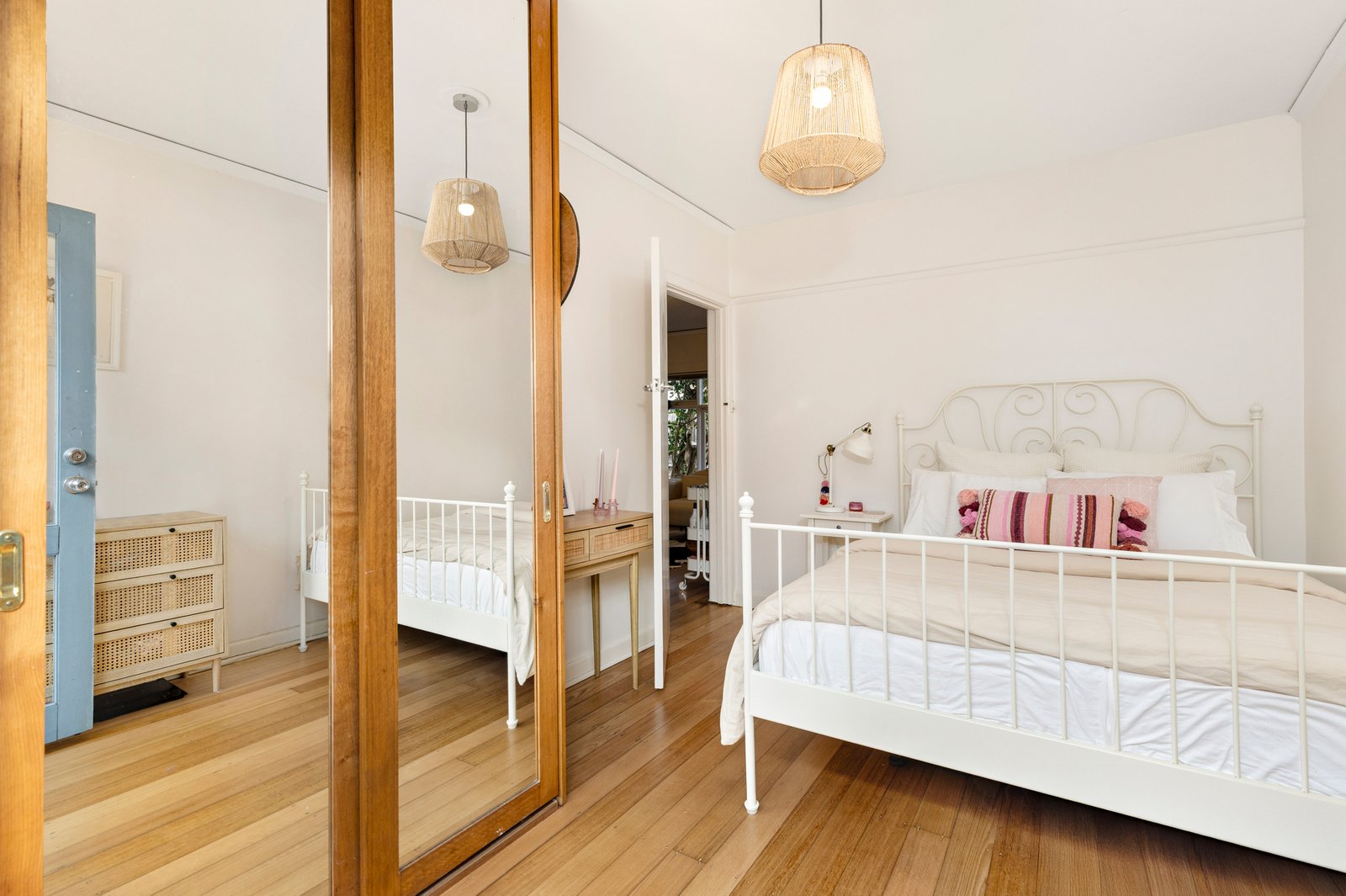Gallery: 2/14 Cardigan Street