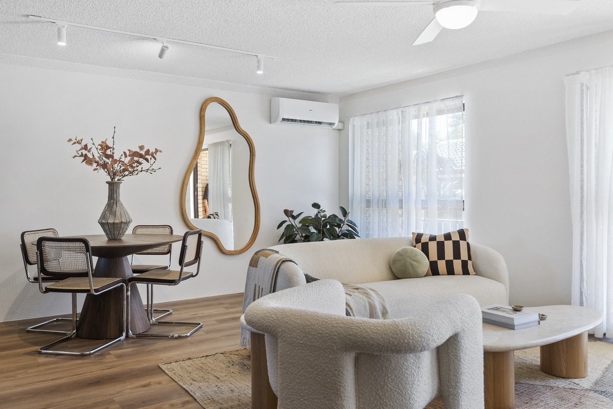 2/14 Christina Court Mermaid Waters 2