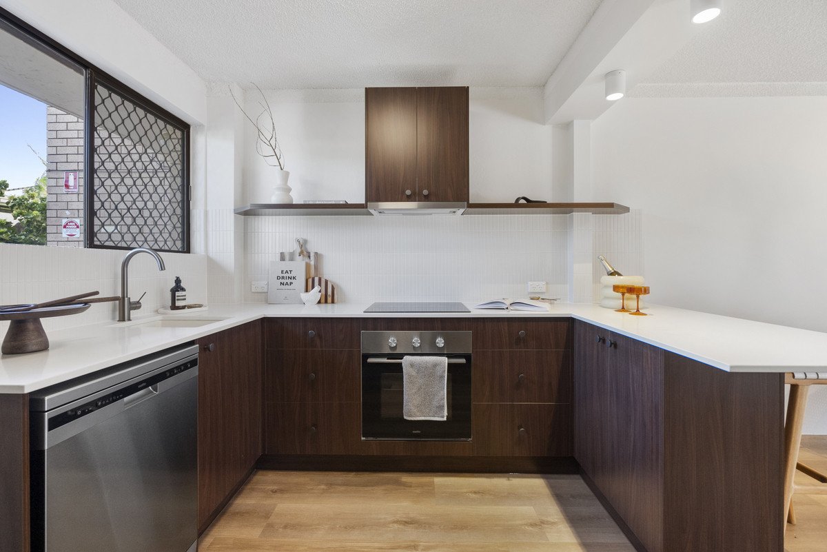 2/14 Christina Court Mermaid Waters 6