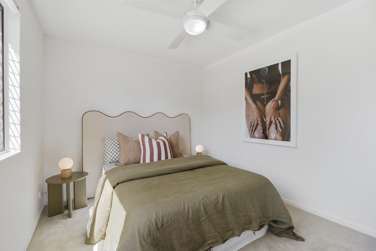 2/14 Christina Court Mermaid Waters 11