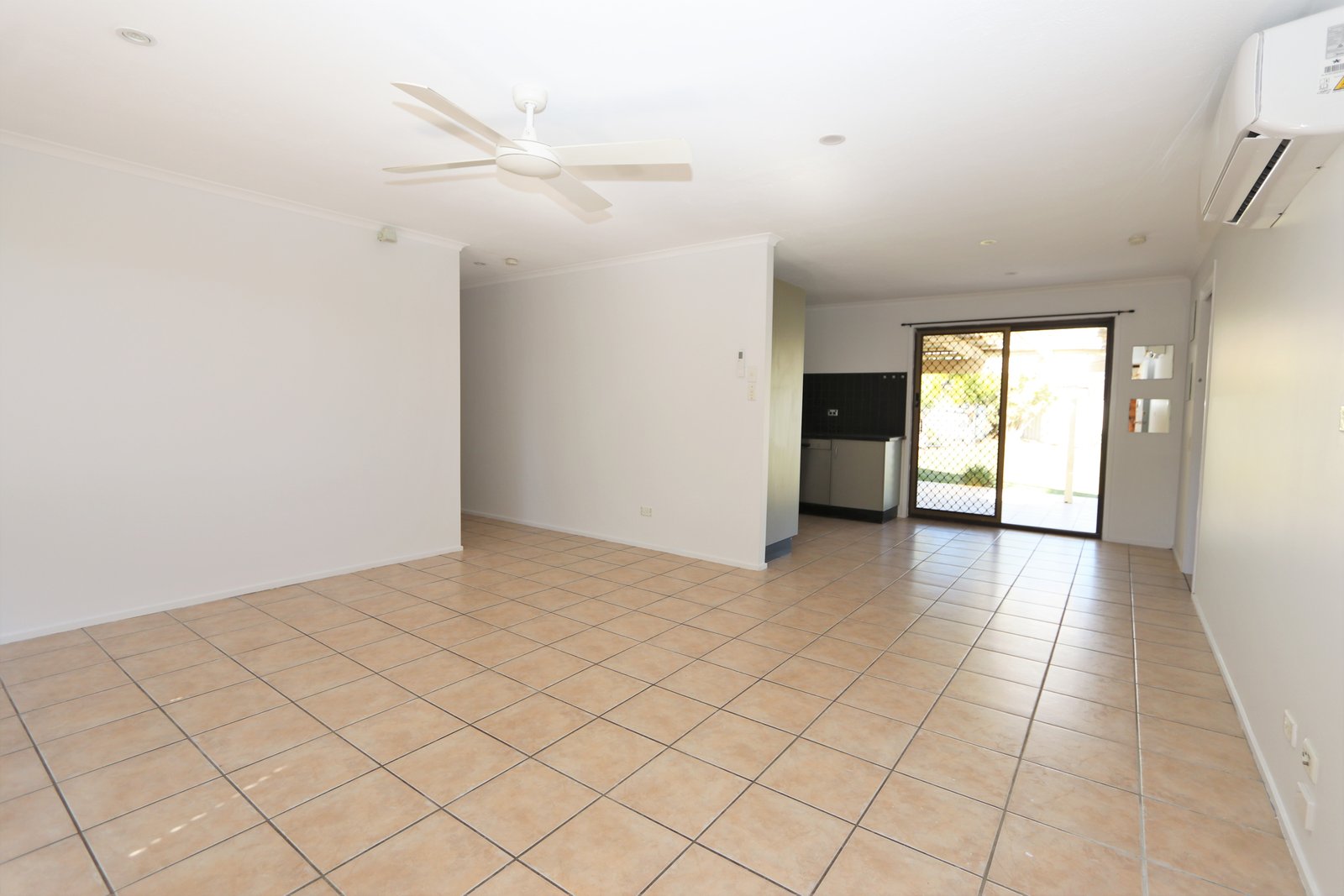 214 Cotlew Street ASHMORE 6