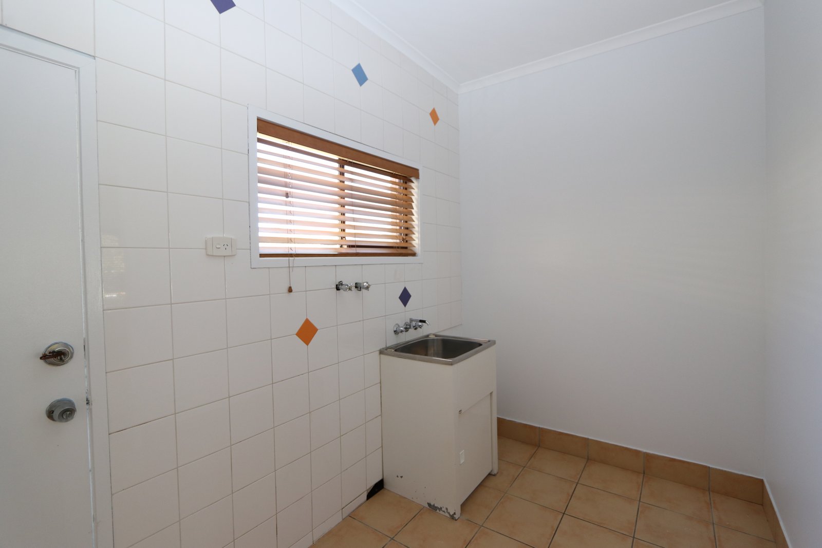 214 Cotlew Street ASHMORE 16