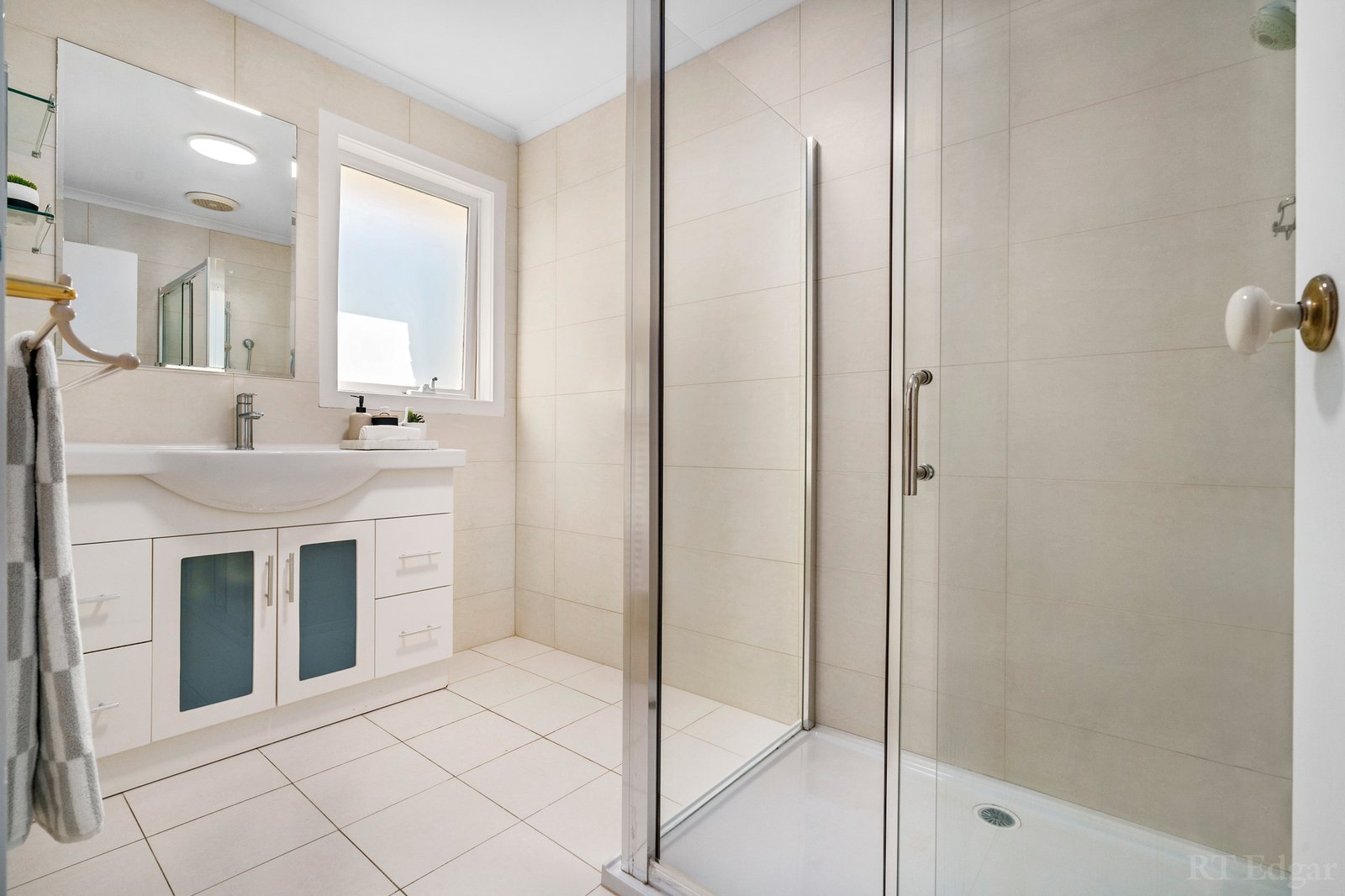 Real Estate and Property in 2/14 Dunoon Street, Doncaster, VIC