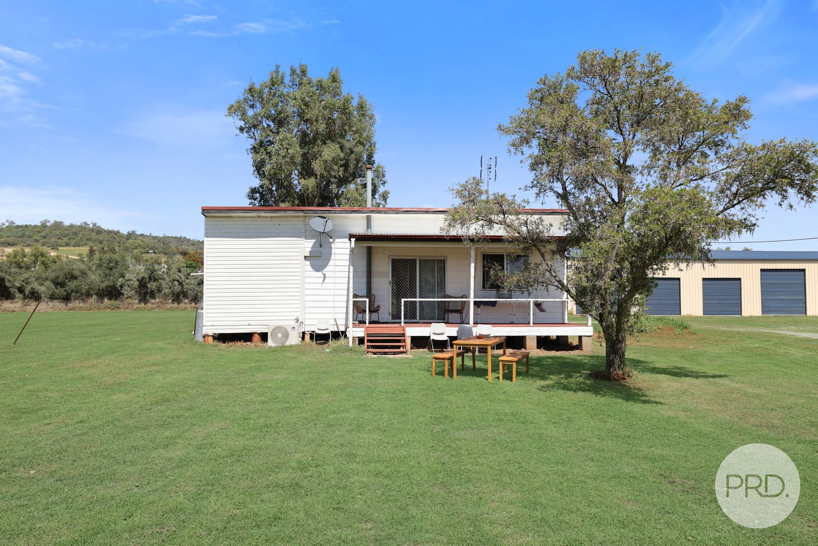 2/14 Edward Street BREEZA 1