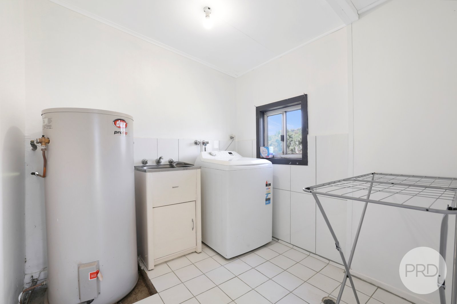 2/14 Edward Street BREEZA 12