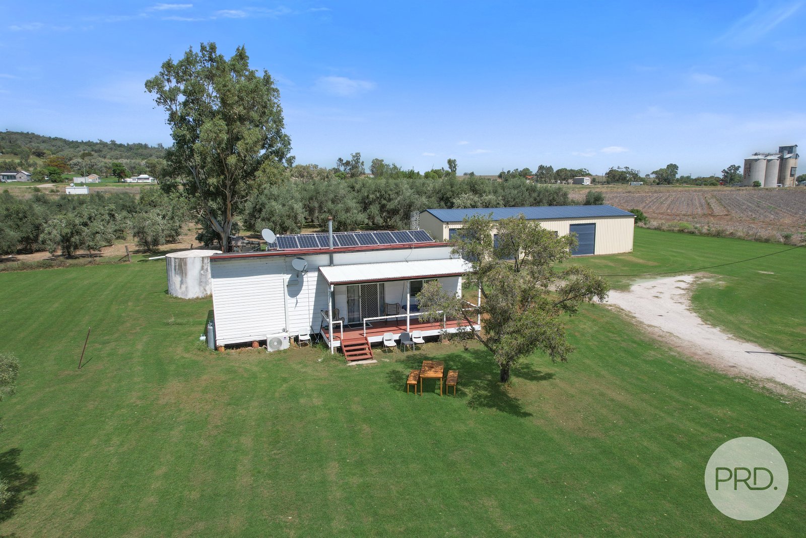 2/14 Edward Street BREEZA 18