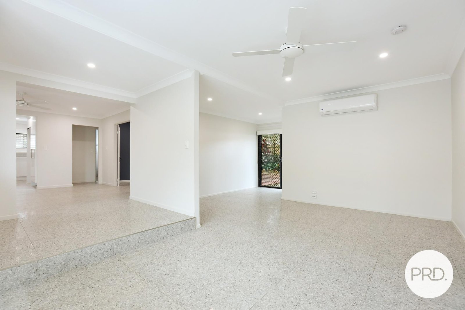 2/14 Judith Avenue SOUTHPORT 2