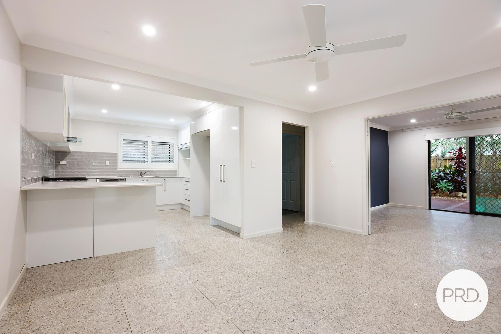 2/14 Judith Avenue SOUTHPORT 3