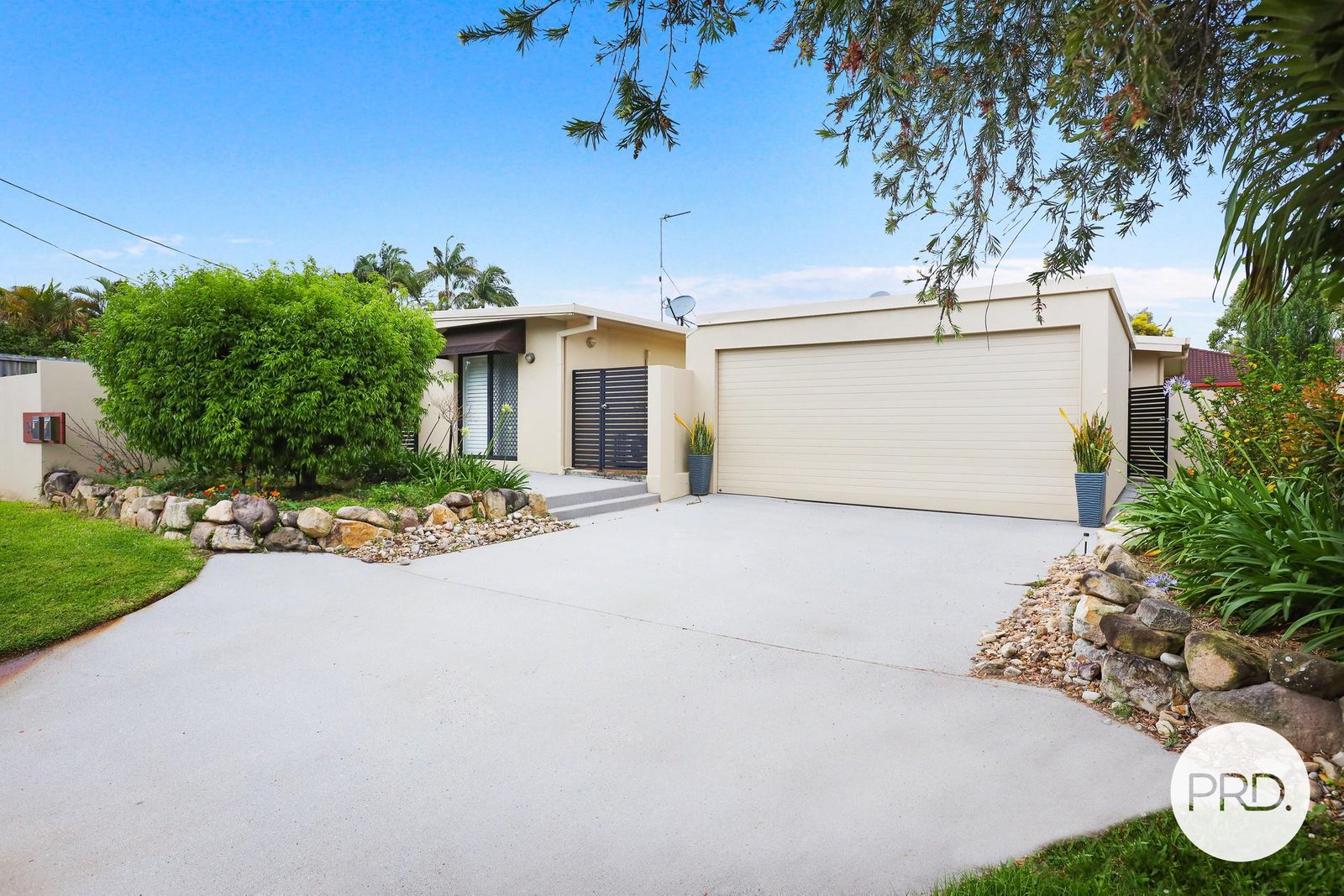 2/14 Judith Avenue SOUTHPORT 1