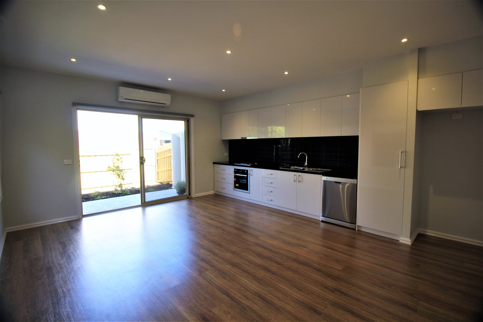 Gallery: 2/14 Manatunga Street