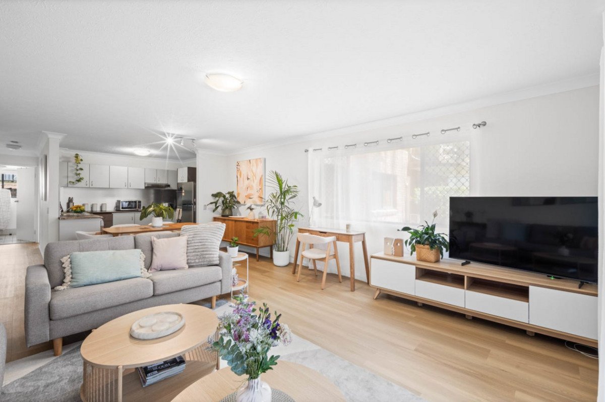2/14 Peerless Avenue Mermaid Beach 2