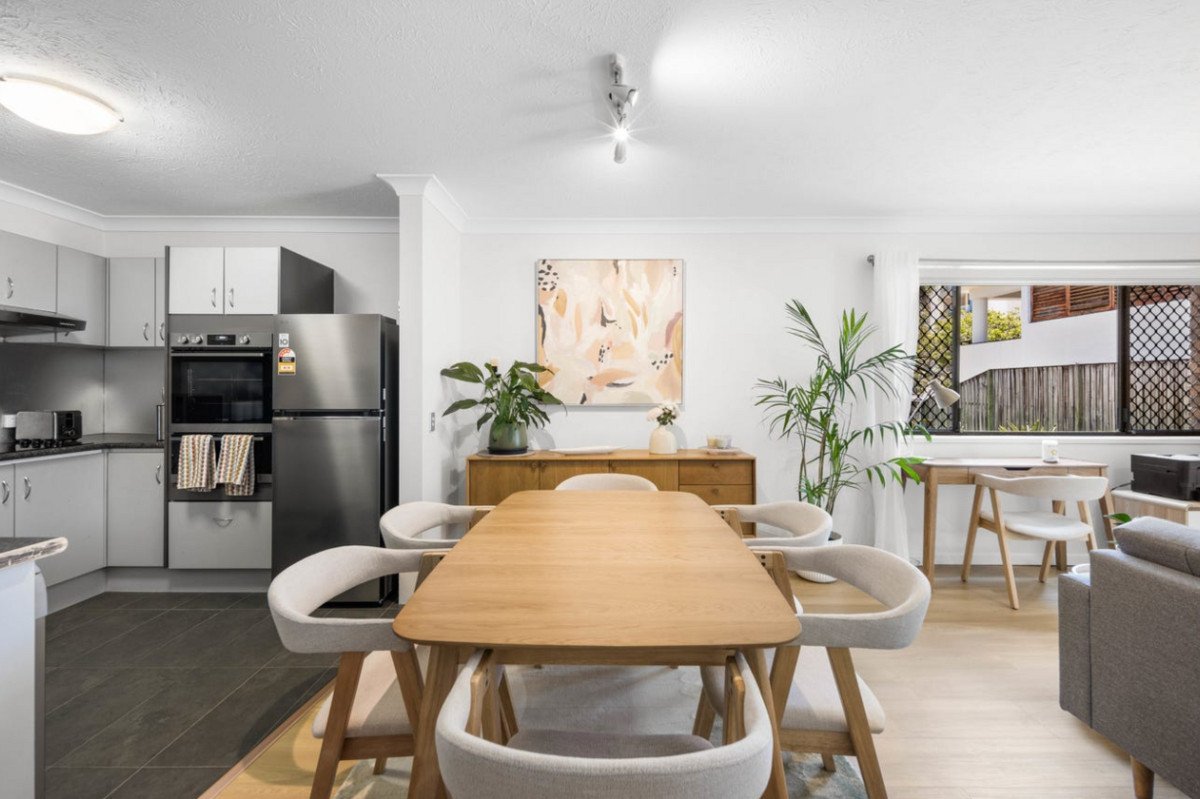 2/14 Peerless Avenue Mermaid Beach 4