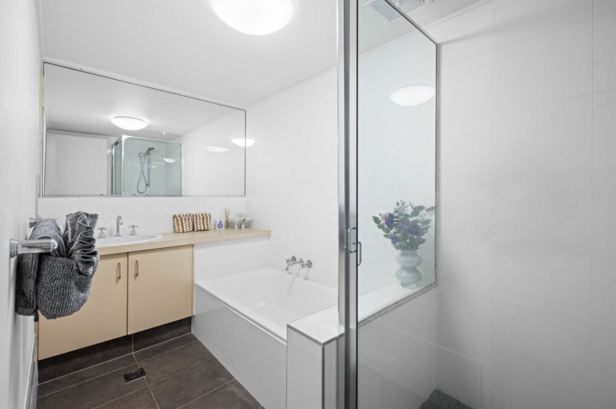 2/14 Peerless Avenue Mermaid Beach 7
