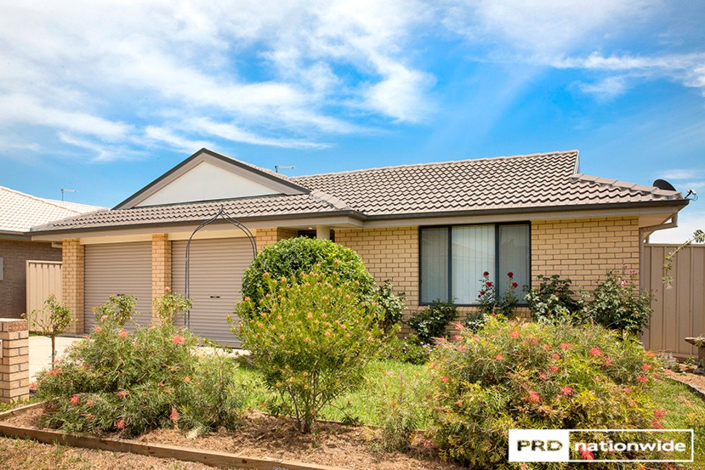 2/14 Rosella Avenue TAMWORTH 2