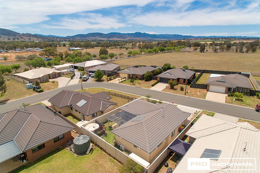 2/14 Rosella Avenue TAMWORTH 18