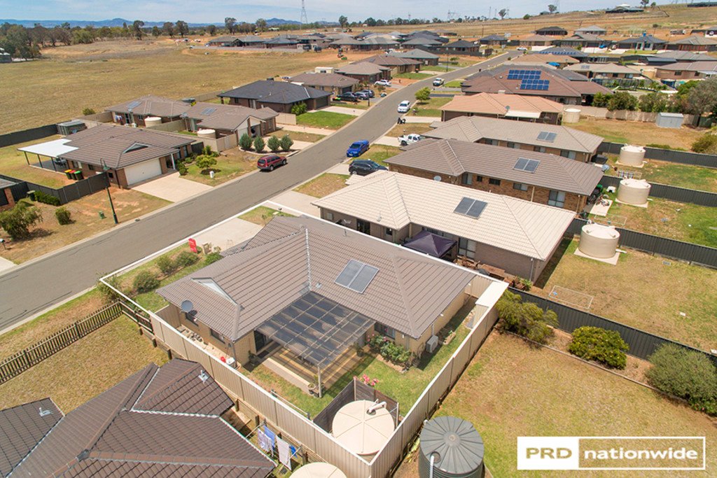 2/14 Rosella Avenue TAMWORTH 19