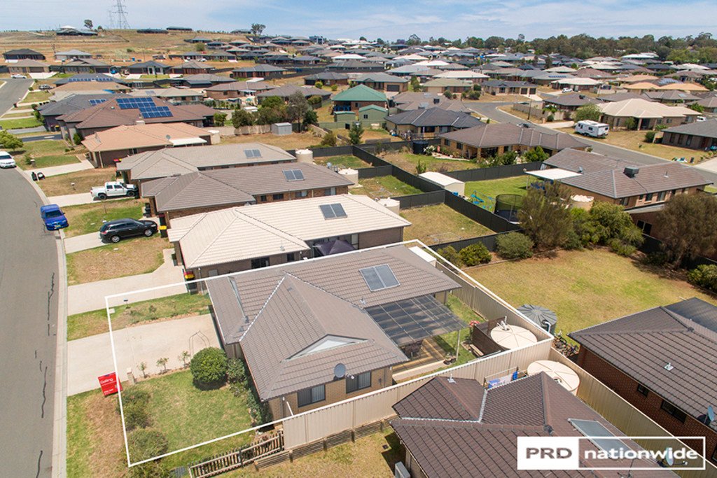 2/14 Rosella Avenue TAMWORTH 20