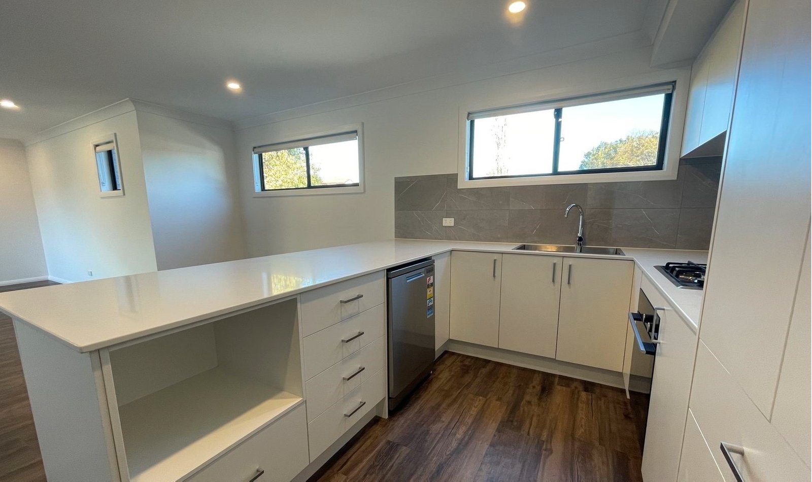 2/14 Sneddon Court Boolaroo 5