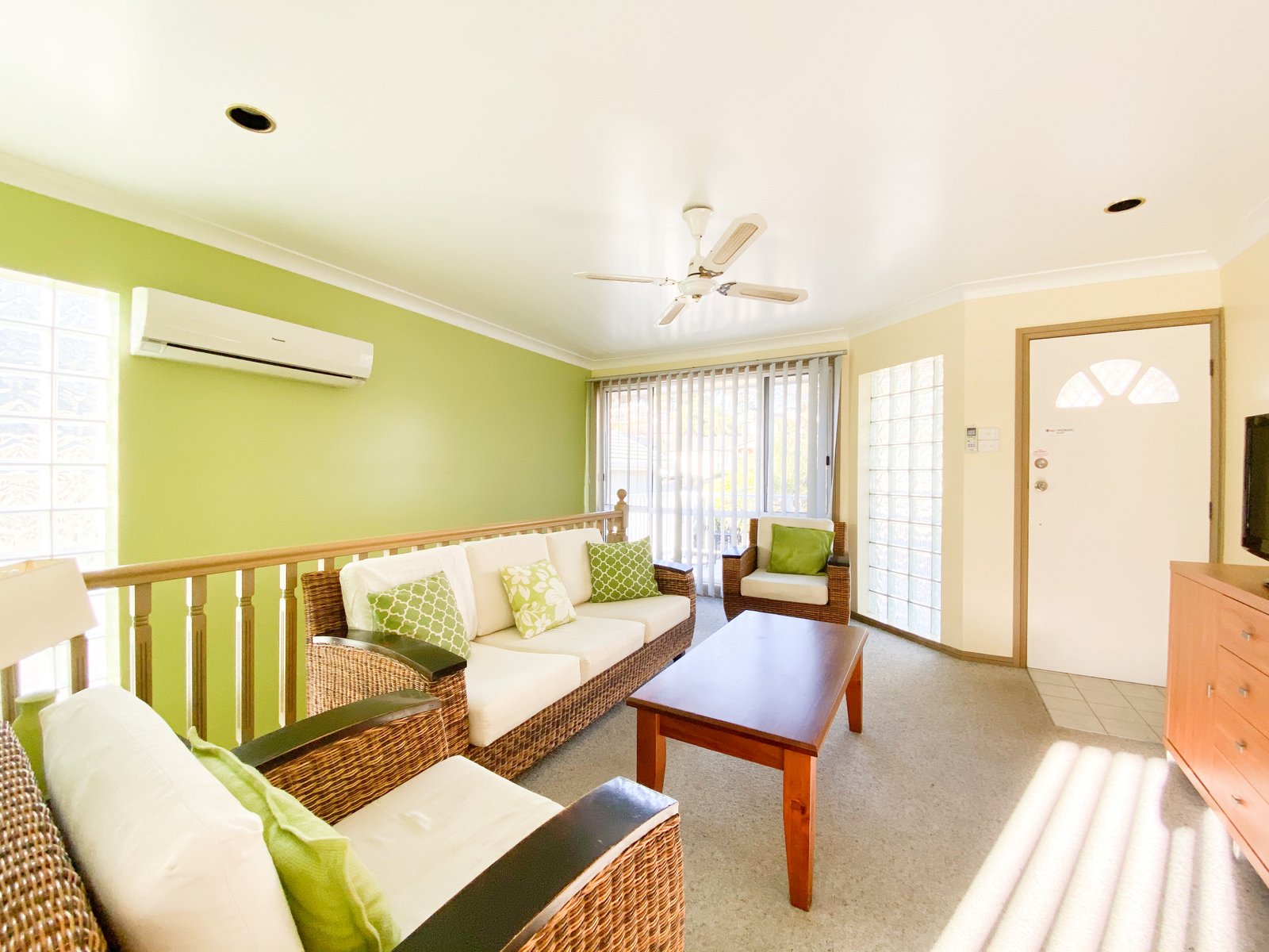 2/14 The Peninsula  CORLETTE 1