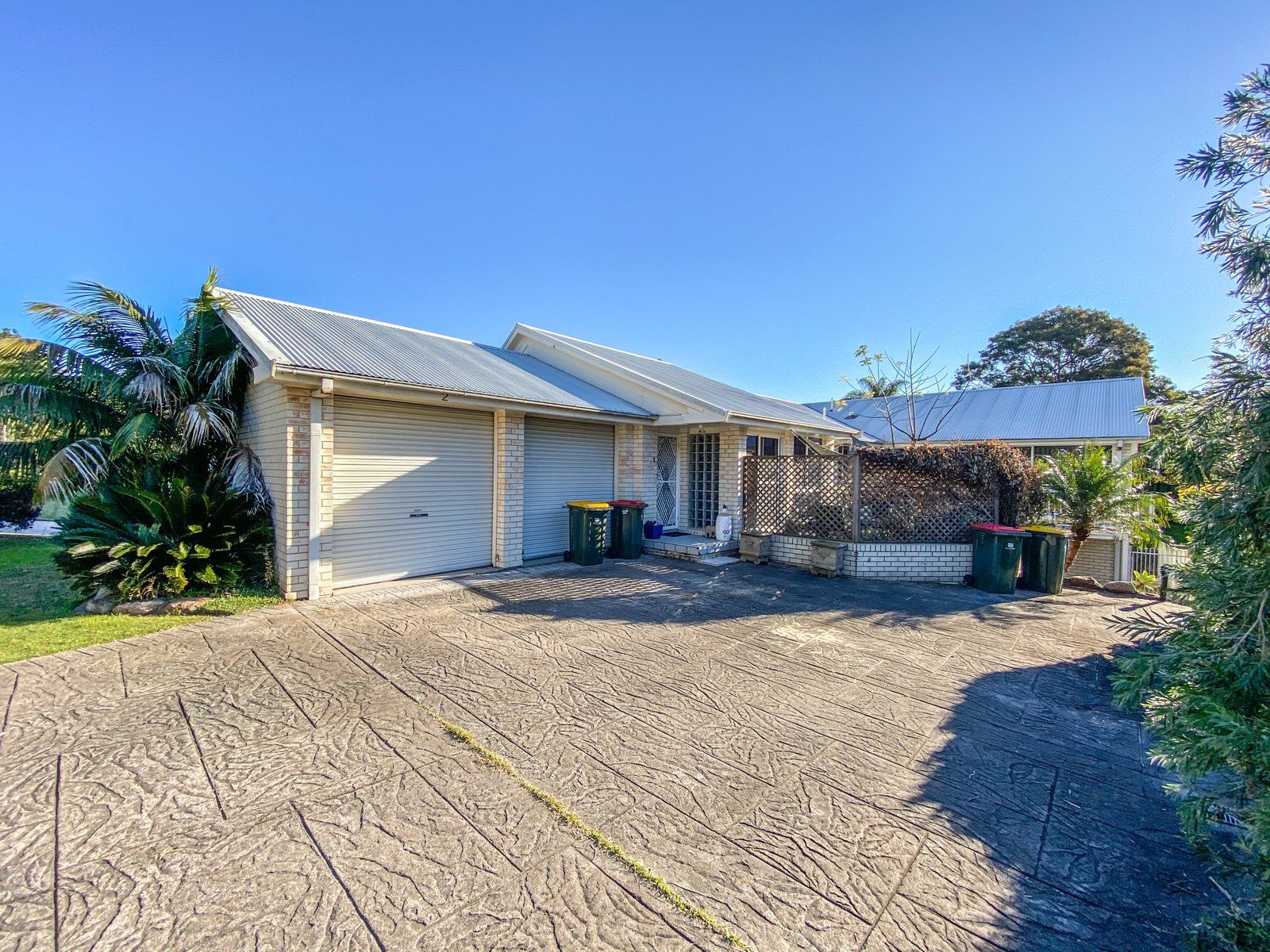 2/14 The Peninsula  CORLETTE 20