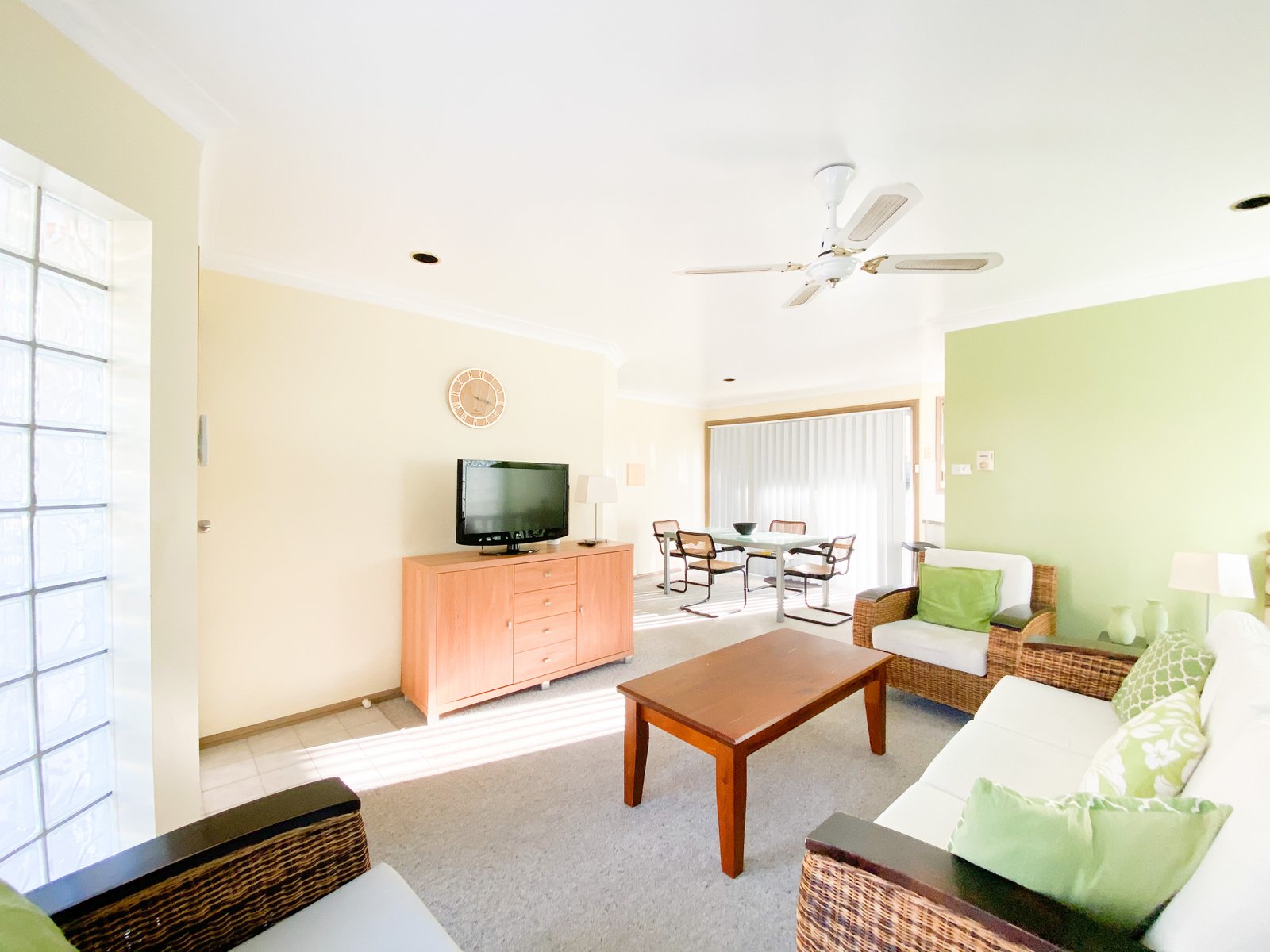 2/14 The Peninsula  CORLETTE 2